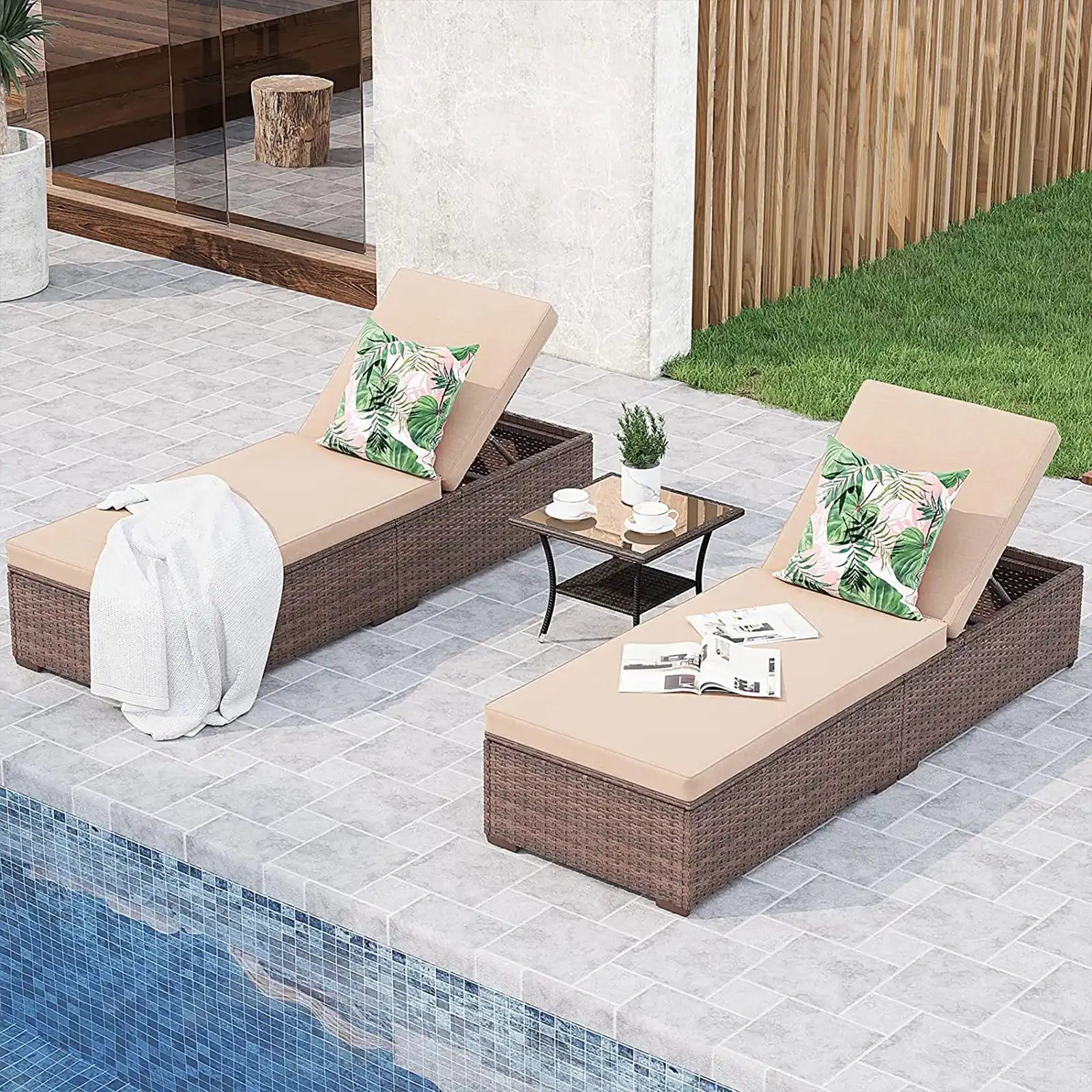 Tumbona para exteriores, tumbona reclinable para patio, sillón ajustable de mimbre marrón, estructura de acero con cojines beige extraíbles, para piscina, terraza y patio trasero