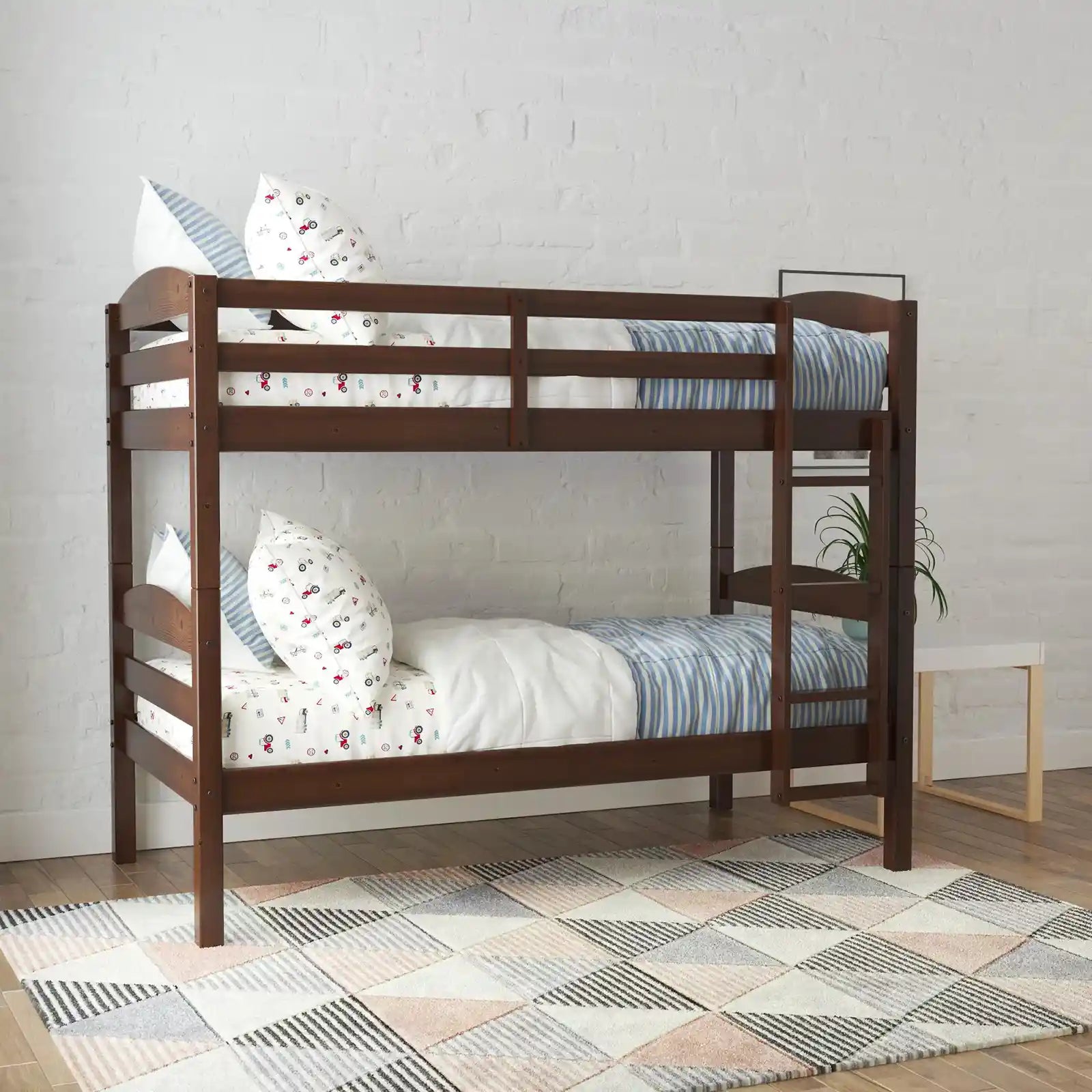 Litera de madera con dos camas individuales y dos camas individuales